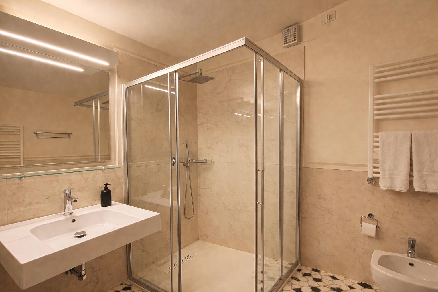 29 جناح عائلي